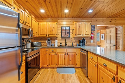 Fully equipped rustic kitchen with modern appliances for a cozy cabin getaway!