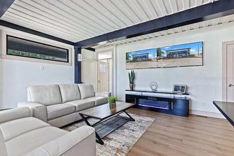 Living Room / Lounge