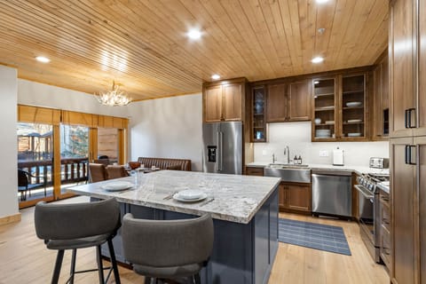 Fully Equipped Kitchen with Stainless Steel Appliances, Gas Range