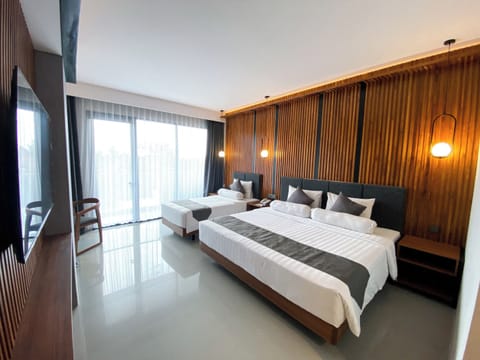 Family Room | Desk, free WiFi, bed sheets