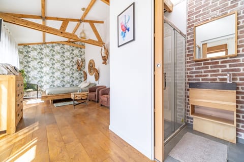 Deluxe Suite, City View | Bathroom | Toilet paper