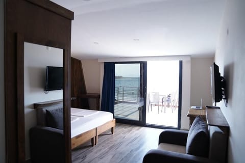Premium bedding, minibar, laptop workspace, rollaway beds (surcharge)
