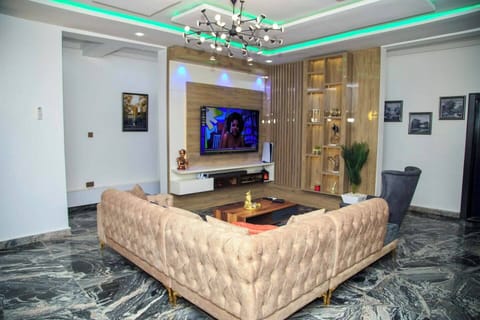 Economy Room, Balcony, City View | Living area