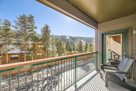 Condo, 2 Bedrooms | Property grounds
