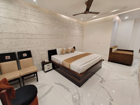 Luxury Quadruple Room | Premium bedding, in-room safe, desk, laptop workspace