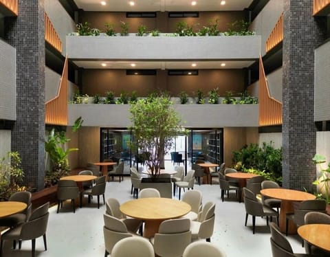 Classic Studio | Dining