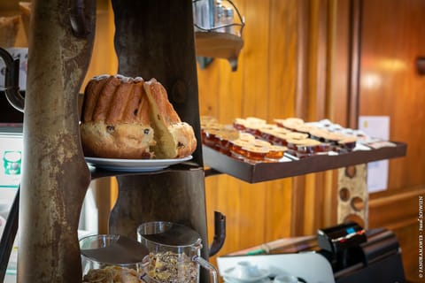 Daily buffet breakfast for a fee