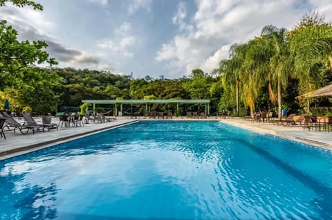 2 outdoor pools