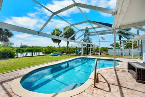 Waterfront 3BR – Pool, Dock, Kayaks & Beach (3328)