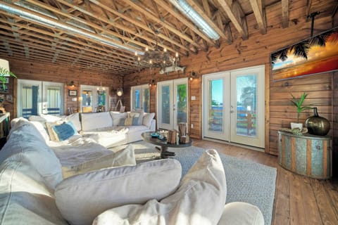 House (6 Bedrooms) | Interior