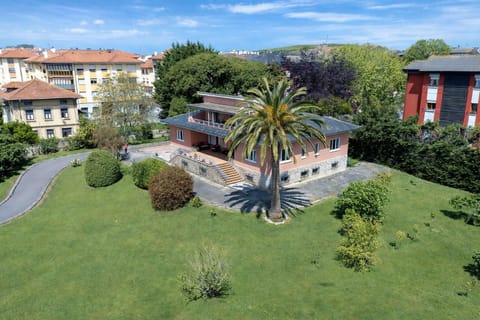 Property building,Garden,Balcony/Terrace,Garden view