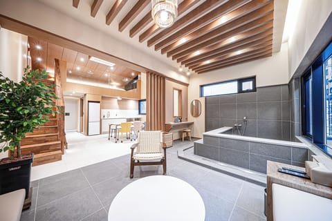 Signature Duplex | Desk, laptop workspace, free WiFi