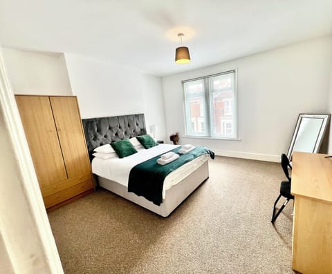 Deluxe Triple Room, 1 Bedroom, Non Smoking | Desk, laptop workspace, soundproofing, iron/ironing board (on request)
