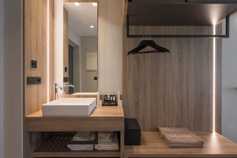 Double Room, Sea View | Hypo-allergenic bedding, in-room safe, iron/ironing board