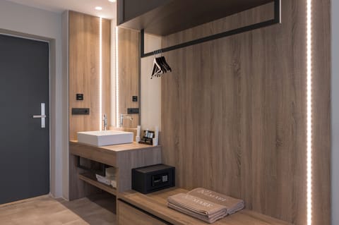 Double Room, Sea View | Hypo-allergenic bedding, in-room safe, iron/ironing board