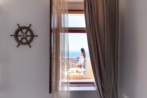 4 bedrooms, in-room safe, desk, laptop workspace