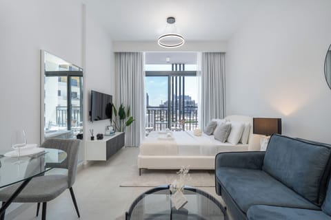 Deluxe Studio, Balcony, City View | Desk, iron/ironing board, free WiFi
