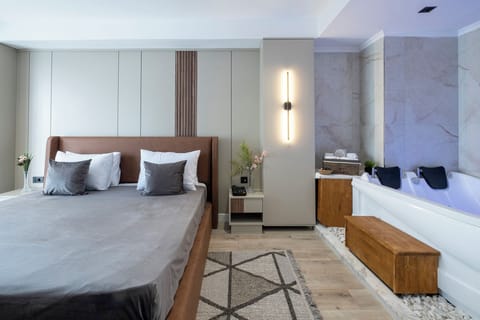 Egyptian cotton sheets, premium bedding, minibar, desk