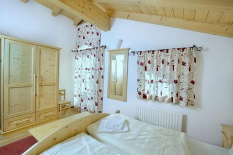 House | 5 bedrooms, bed sheets