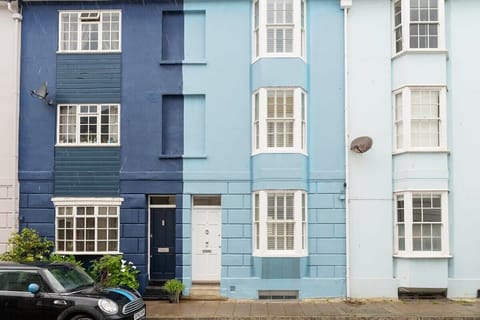 Blue Hues on Over Street, Brighton and Hove - Host & Stay