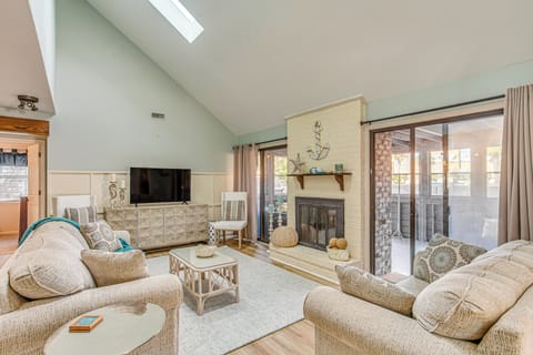 North Myrtle Beach Vacation Rental | 3BR | 2BA | 1,300 Sq Ft | 1 Step Required