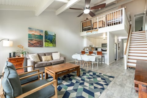 Spacious Loft-Style Living and Dining w/Sleeper Sofa