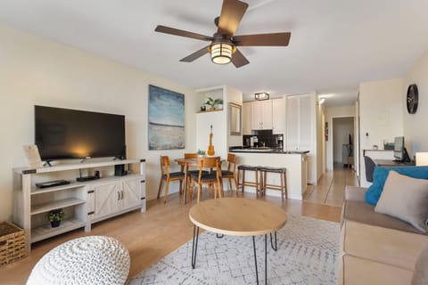 Dining table for 4 and seating for the kitchen counter