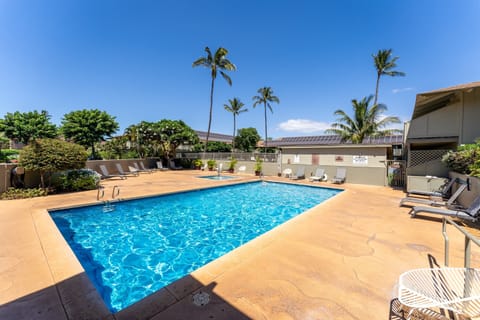 Large pool and hot tub in Kihei Bay Surf Complex