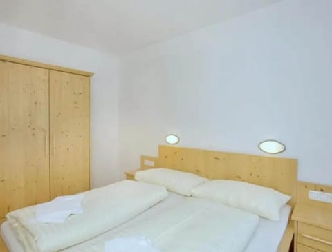House | 3 bedrooms, bed sheets
