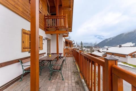 House | Balcony