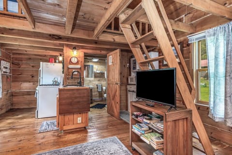 Kitchen and living area with TV - Cosy space!