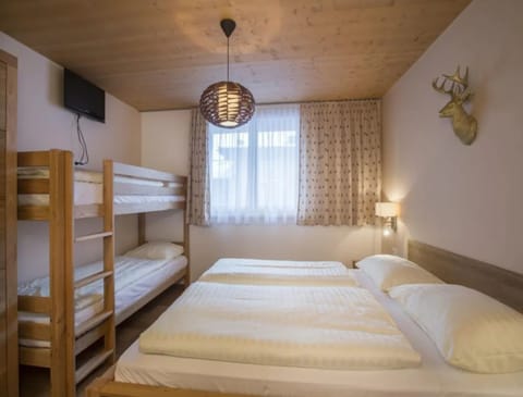 House | 3 bedrooms, bed sheets