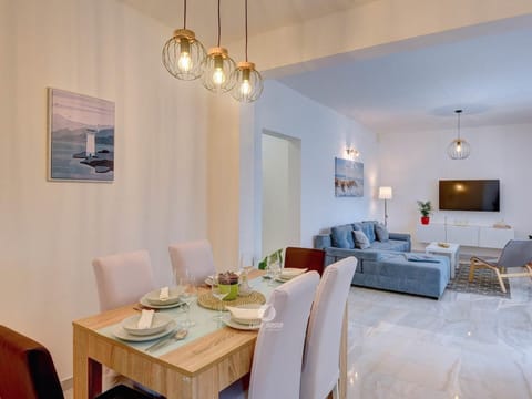 Apartment | Dining
