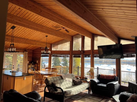Beautiful Cedar home 