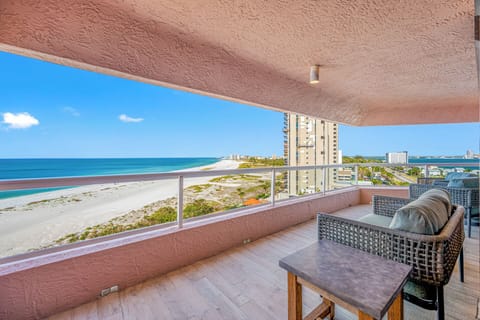 Private balcony with Gulf View off the Livingroom