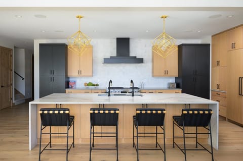 Kitchen Island With Seating for 4