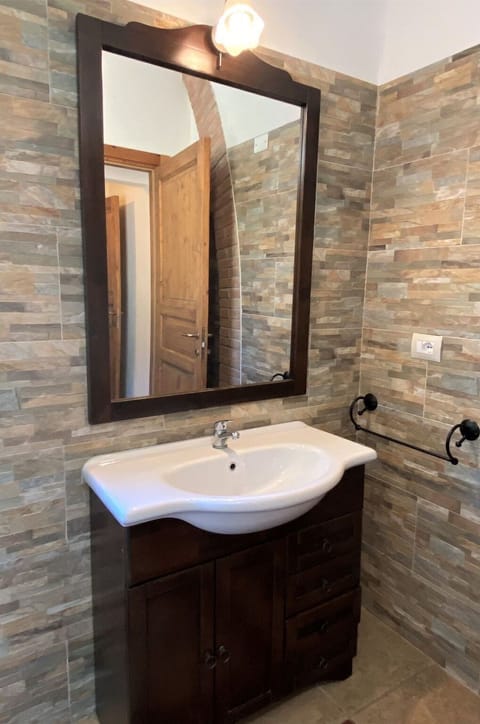 Water, Plant, Daytime, Property, Building, Swimming Pool, Azure, Tree, Sky, Architecture