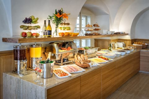 Daily buffet breakfast for a fee