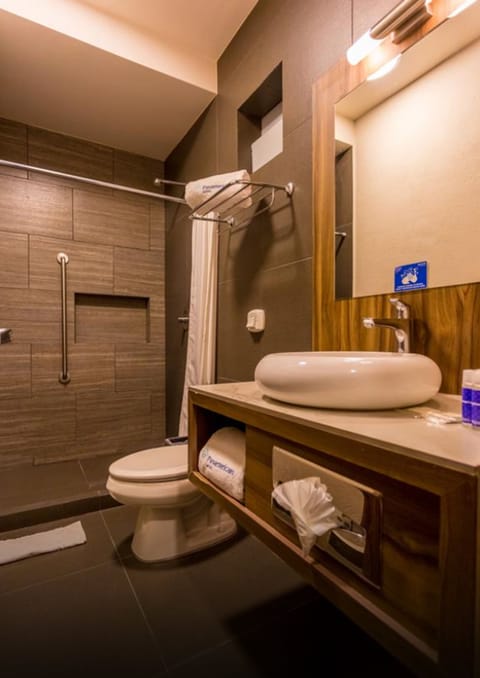 Shower, free toiletries, towels