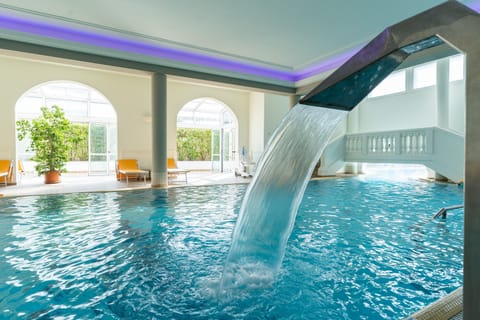 Indoor pool, 2 outdoor pools, pool umbrellas, sun loungers