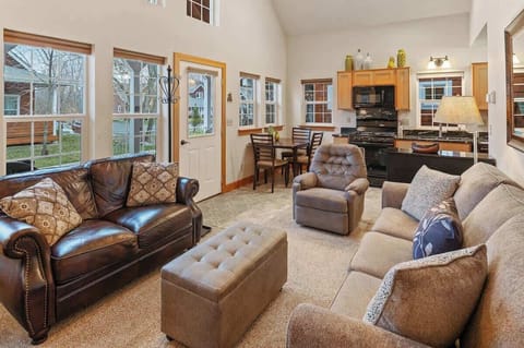 Comfortable living room, with seating for the whole family!