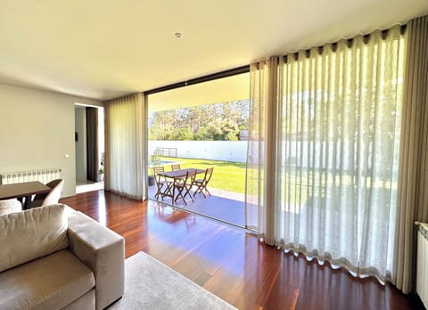 House, 3 Bedrooms, Accessible, Private Pool | Living area