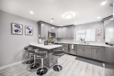 Here is the brand new kitchen with an island for 4 seats