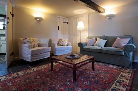 Classic Cottage | Living area