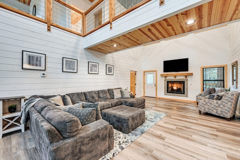 Broken Bow Vacation Rental | 3BR | 2.5BA | 3 Steps Required | 2,600 Sq Ft