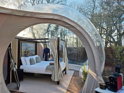 Luxury Cabin, Garden View | 1 bedroom, blackout drapes