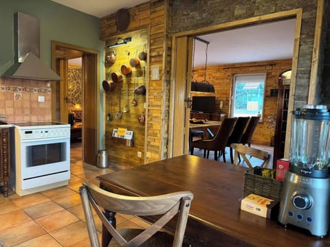 House, 3 Bedrooms, Balcony, Garden View | Dining