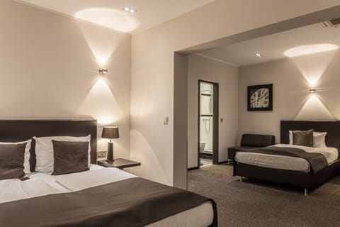 Quadruple Room | Hypo-allergenic bedding, minibar, in-room safe, desk