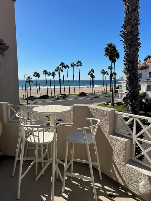 Beautiful ocean view from living room and balcony 