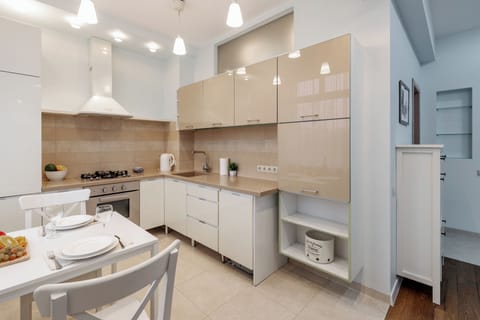 Comfort Suite, River View | Private kitchen | Full-size fridge, oven, stovetop, electric kettle
